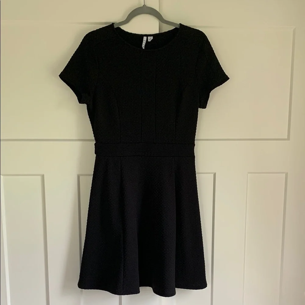 {Elle} NEW Elegant Black Dress - Picture 2 of 4